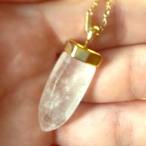 Gold necklace with diamond stone